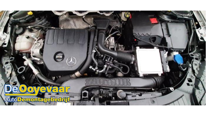 Mercedes GLA 1.3 180 Turbo 16V Sloopvoertuig (2021, Grijs)