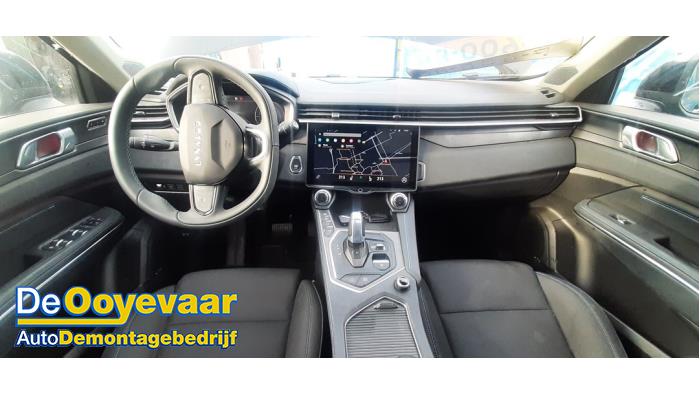 Lynk & Co 01 1.5 PHEV Sloopvoertuig (2022, Zwart)