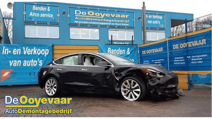 Tesla Model 3 Long Range AWD 75 kWh Sloopvoertuig (2019, Zwart)