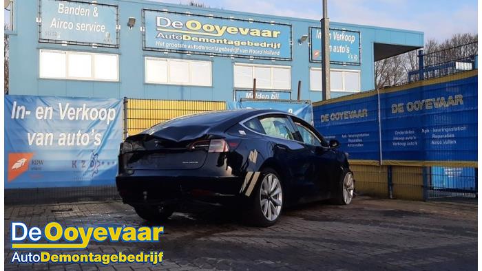Tesla Model 3 Long Range AWD 75 kWh Sloopvoertuig (2019, Zwart)