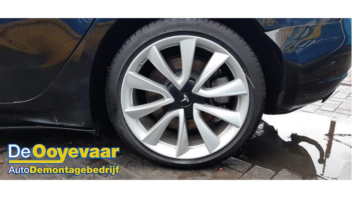 Tesla Model 3 Long Range AWD 75 kWh Sloopvoertuig (2019, Zwart)