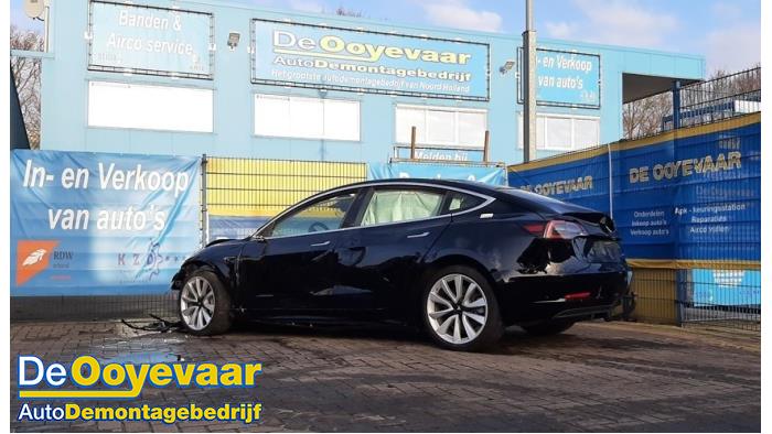Tesla Model 3 Long Range AWD 75 kWh Sloopvoertuig (2019, Zwart)