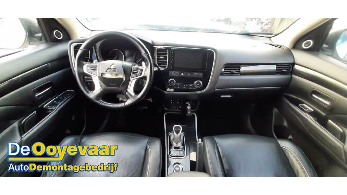 Mitsubishi Outlander 2.0 16V PHEV 4x4 Sloopvoertuig (2015, Wit)