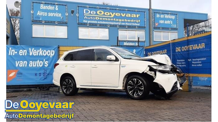 Mitsubishi Outlander 2.0 16V PHEV 4x4 Sloopvoertuig (2015, Wit)