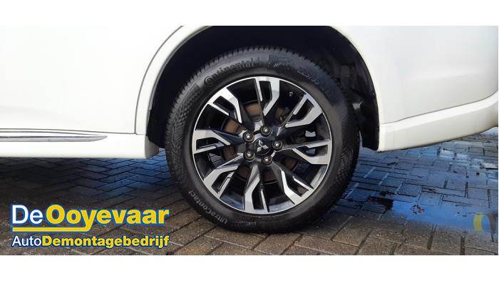 Mitsubishi Outlander 2.0 16V PHEV 4x4 Sloopvoertuig (2015, Wit)