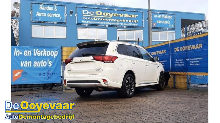 Mitsubishi Outlander 2.0 16V PHEV 4x4 Sloopvoertuig (2015, Wit)