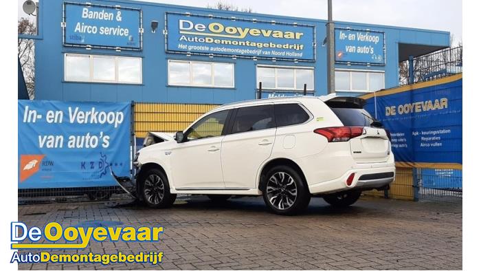 Mitsubishi Outlander 2.0 16V PHEV 4x4 Sloopvoertuig (2015, Wit)