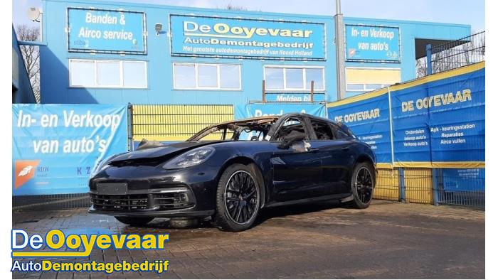 Porsche Panamera 2.9 V6 24V 4S Sloopvoertuig (2018, Zwart)