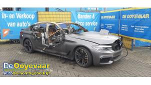 BMW 5 serie M550i xDrive 4.4 V8 32V TwinPower Turbo Sloopvoertuig (2017, Donker, Blauw)