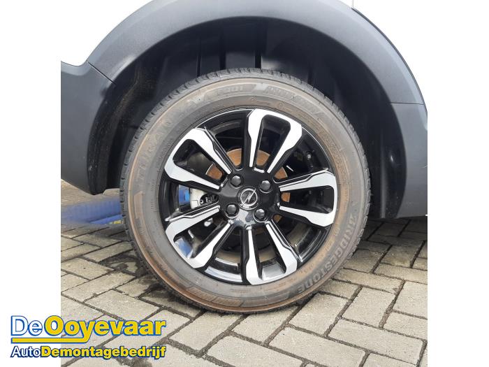 Opel Crossland 1.2 Turbo 12V Sloopvoertuig (2024, Metallic, Wit, Zwart)