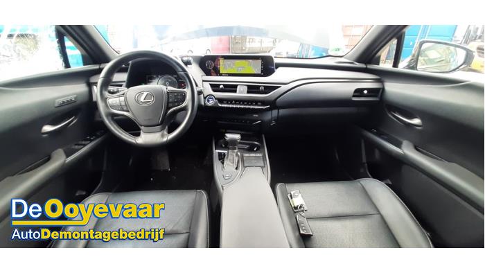 Lexus UX 250h 2.0 16V Sloopvoertuig (2019, Zwart)