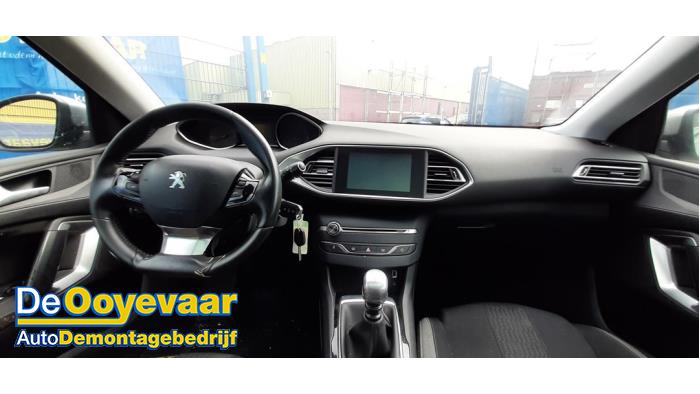 Peugeot 308 SW 1.2 12V e-THP PureTech 130 Sloopvoertuig (2015, Grijs)