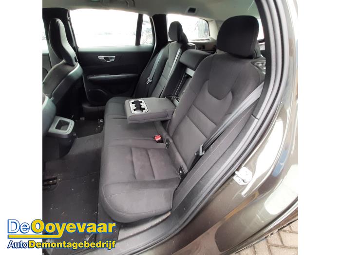 Volvo V60 II 2.0 B3 16V Mild Hybrid Sloopvoertuig (2021, Grijs)