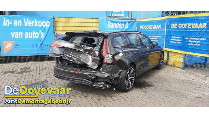 Volvo V60 II 2.0 B3 16V Mild Hybrid Sloopvoertuig (2021, Grijs)