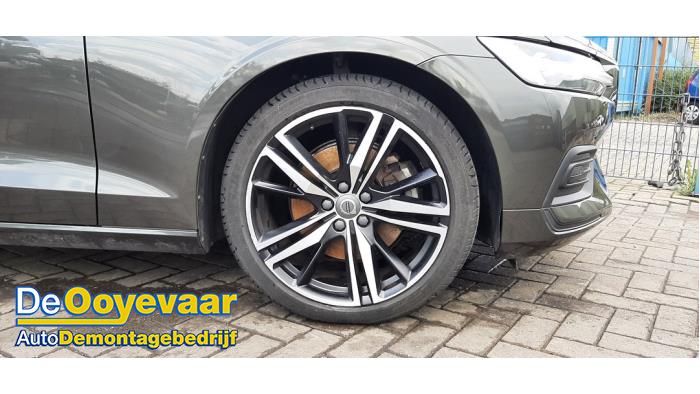 Volvo V60 II 2.0 B3 16V Mild Hybrid Sloopvoertuig (2021, Grijs)