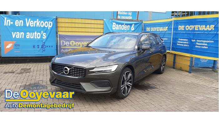Volvo V60 II 2.0 B3 16V Mild Hybrid Sloopvoertuig (2021, Grijs)