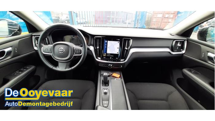 Volvo V60 II 2.0 B3 16V Mild Hybrid Sloopvoertuig (2021, Grijs)