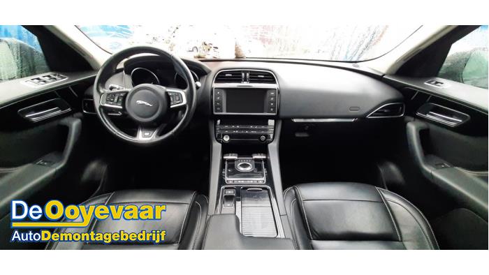 Jaguar F-Pace 2.0 D 180 16V AWD Sloopvoertuig (2018, Zwart)
