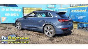 Audi Q8 E-tron 50 Quattro 95 kWh Sloopvoertuig (2023, Blauw)
