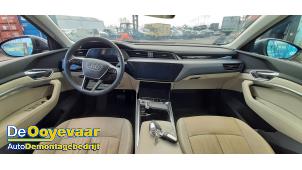 Audi Q8 E-tron 50 Quattro 95 kWh Sloopvoertuig (2023, Blauw)