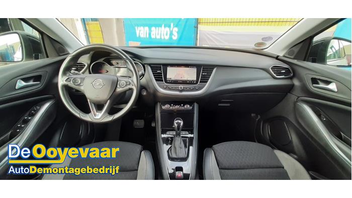 Opel Grandland 1.2 Turbo 12V Sloopvoertuig (2018, Wit, Zwart)
