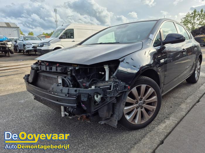 Opel Astra J 1.4 Turbo 16V Sloopvoertuig (2011, Zwart)