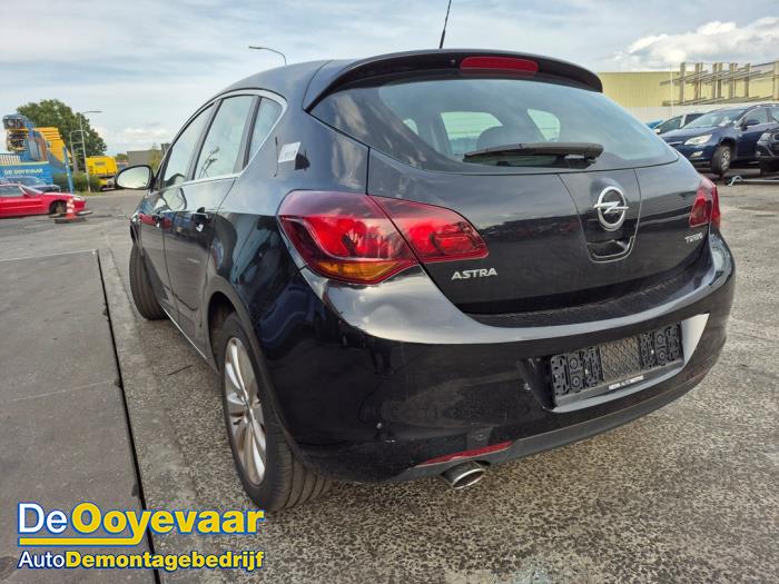 Opel Astra J 1.4 Turbo 16V Sloopvoertuig (2011, Zwart)