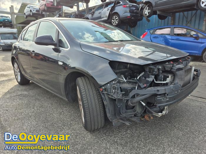 Opel Astra J 1.4 Turbo 16V Sloopvoertuig (2011, Zwart)