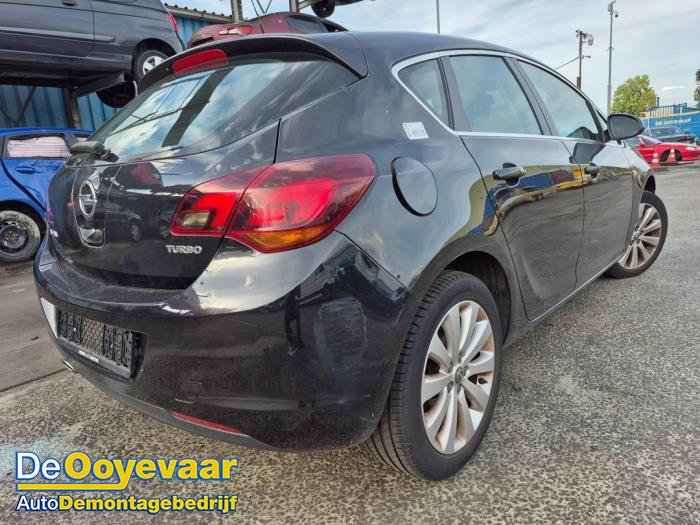 Opel Astra J 1.4 Turbo 16V Sloopvoertuig (2011, Zwart)