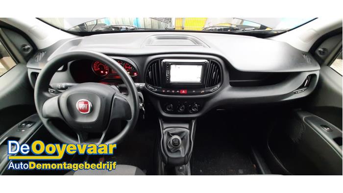 Fiat Doblo Cargo 1.6 D Multijet Sloopvoertuig (2021, Zwart)