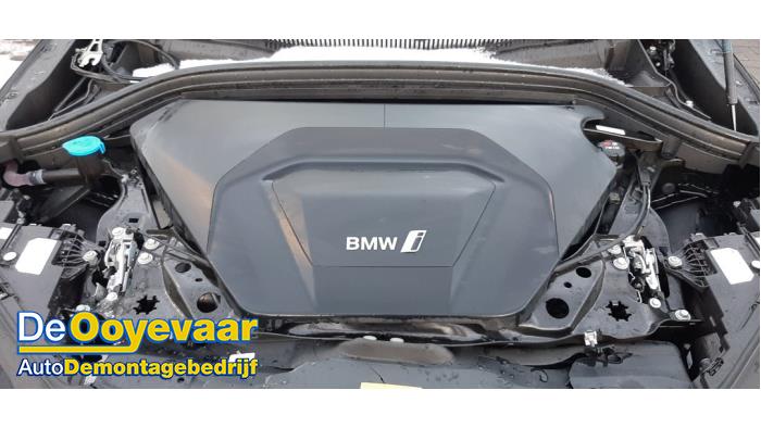 BMW iX2 eDrive20 65/67 kWh Schadevoertuig (2025, Zwart)