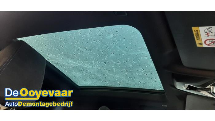 BMW iX2 eDrive20 65/67 kWh Schadevoertuig (2025, Zwart)