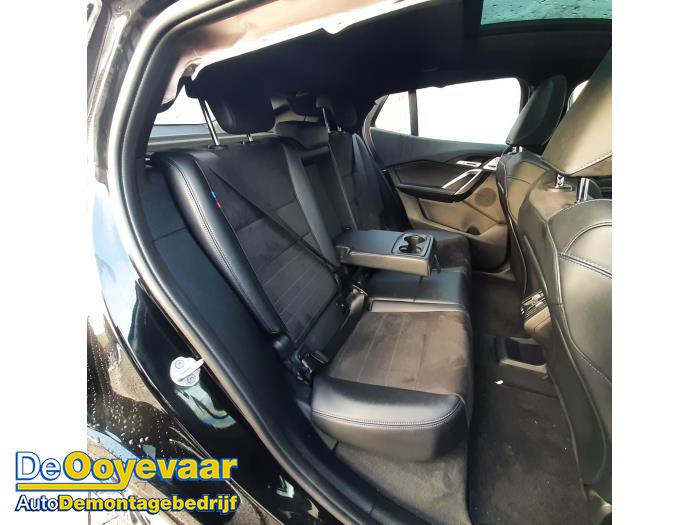 BMW iX2 eDrive20 65/67 kWh Schadevoertuig (2025, Zwart)