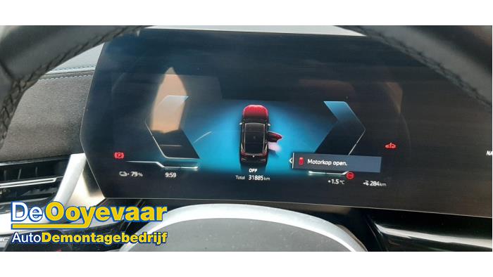 BMW iX2 eDrive20 65/67 kWh Schadevoertuig (2025, Zwart)