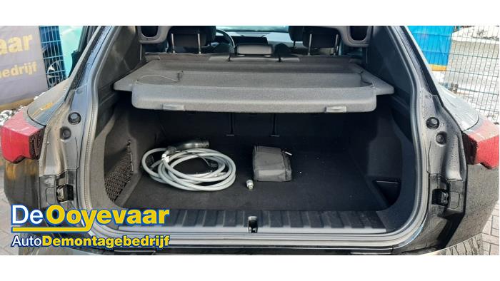 BMW iX2 eDrive20 65/67 kWh Schadevoertuig (2025, Zwart)