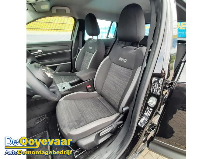 Jeep Avenger 54 kWh Sloopvoertuig (2024, Zwart)