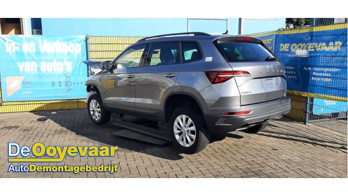Skoda Karoq 1.0 TSI 12V Sloopvoertuig (2024, Grijs)