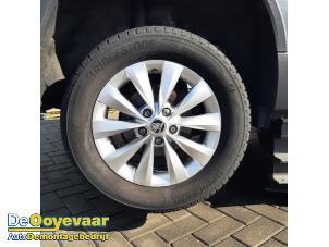 Skoda Karoq 1.0 TSI 12V Sloopvoertuig (2024, Grijs)