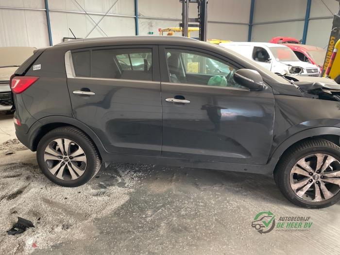 Kia Sportage 2.0 CVVT 16V 4x2 Sloopvoertuig (2011, Zwart)