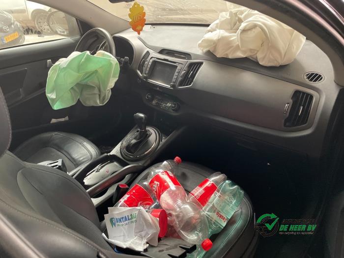 Kia Sportage 2.0 CVVT 16V 4x2 Sloopvoertuig (2011, Zwart)