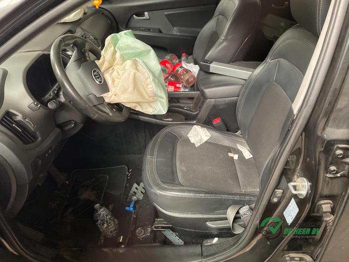 Kia Sportage 2.0 CVVT 16V 4x2 Sloopvoertuig (2011, Zwart)