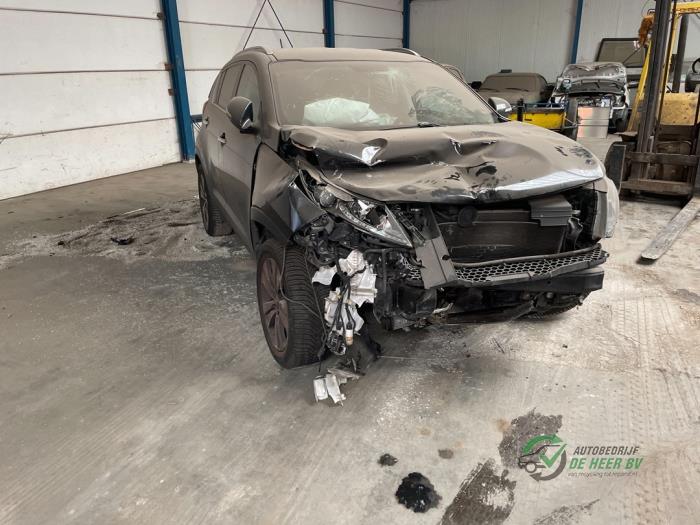 Kia Sportage 2.0 CVVT 16V 4x2 Sloopvoertuig (2011, Zwart)