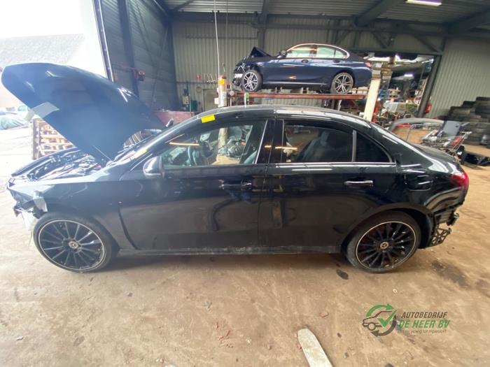 Mercedes A Limousine 1.3 A-250 e Turbo 16V Sloopvoertuig (2020, Zwart)