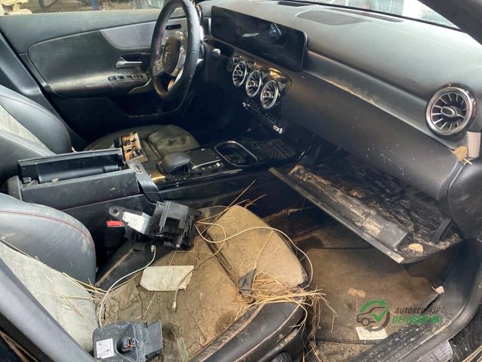 Mercedes A Limousine 1.3 A-250 e Turbo 16V Sloopvoertuig (2020, Zwart)