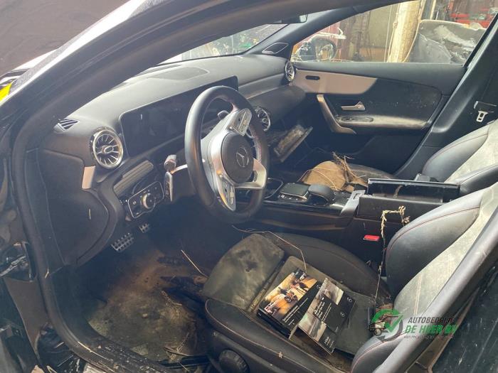 Mercedes A Limousine 1.3 A-250 e Turbo 16V Sloopvoertuig (2020, Zwart)