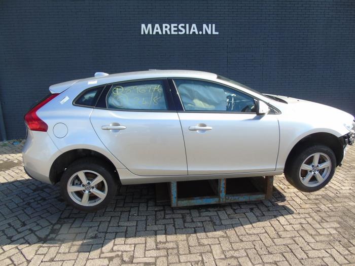 Volvo V40 2015 - large/eee14be6-09e0-4d73-abff-512581d3a801.jpg