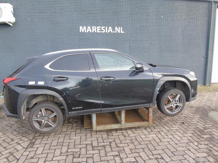 Lexus UX 250h 2.0 16V Sloopvoertuig (2020, Metallic, Zwart)