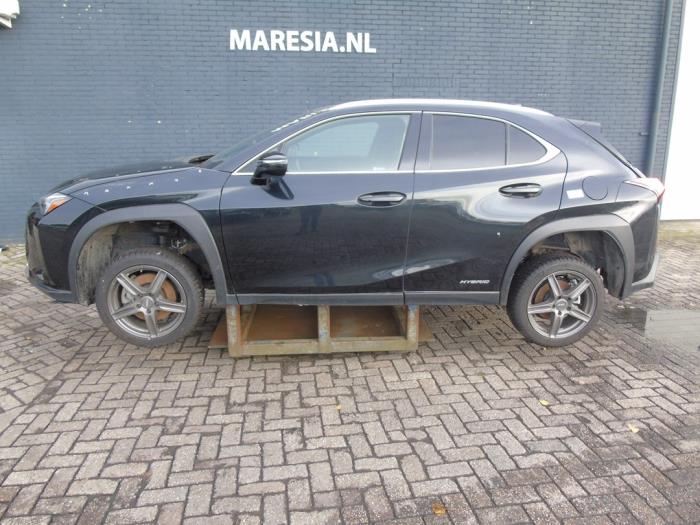 Lexus UX 250h 2.0 16V Sloopvoertuig (2020, Metallic, Zwart)