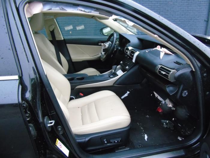 Lexus IS 300h 2.5 16V Sloopvoertuig (2016, Zwart)