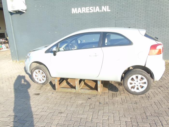 Kia Rio III 1.2 CVVT 16V Sloopvoertuig (2012, Beige)